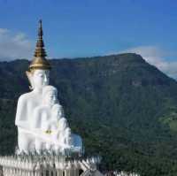 White Buddha hidden in the valley 