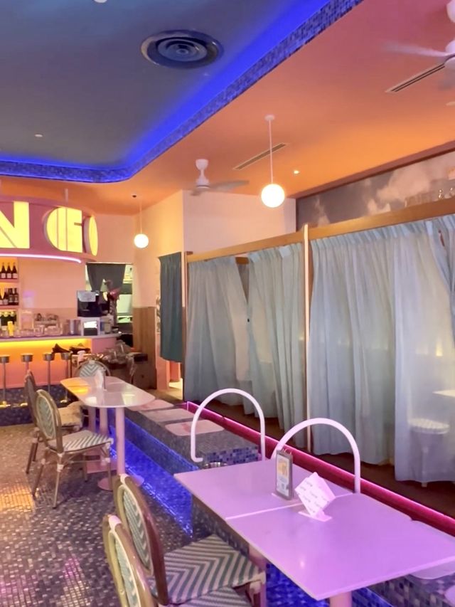 Neon-pink poolside bar-themed restaurant! 🦩💕