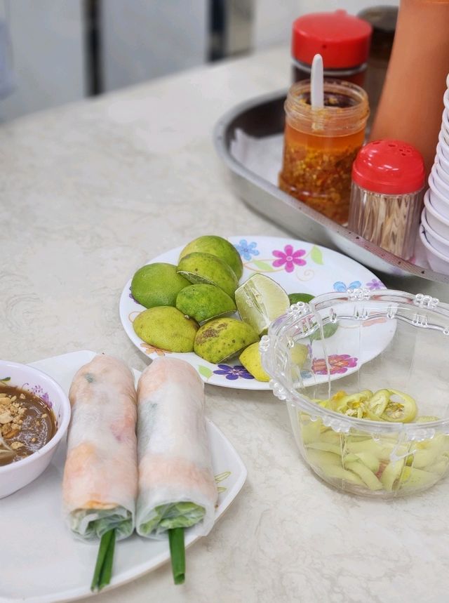 호치민 시내3군의 진한 고기육수 쌀국수 맛집 퍼호아파스퇴르