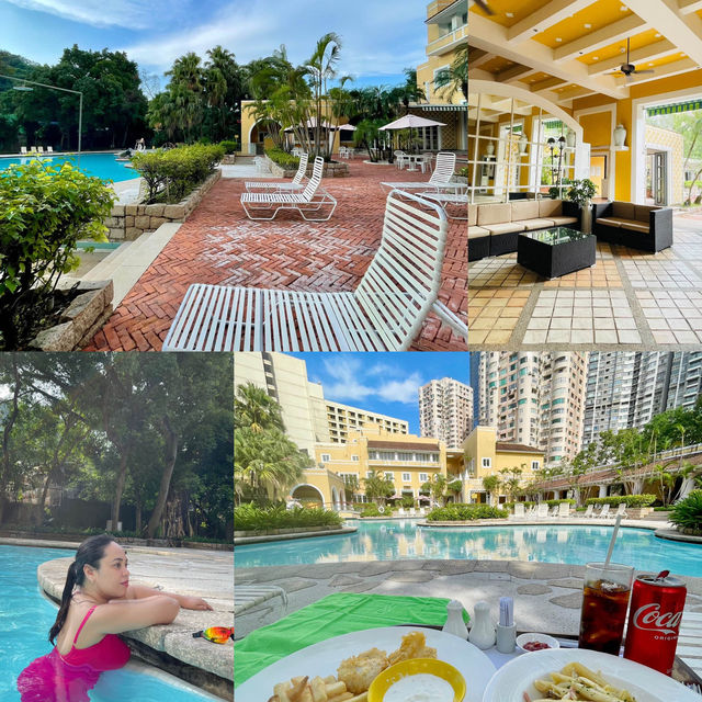 🌿 Poolside paradise!