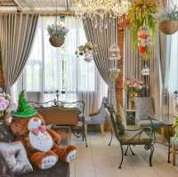 คาเฟ่สุพรรณ บรรยากาศเมืองนอก! สวนฟีลอังกฤษ