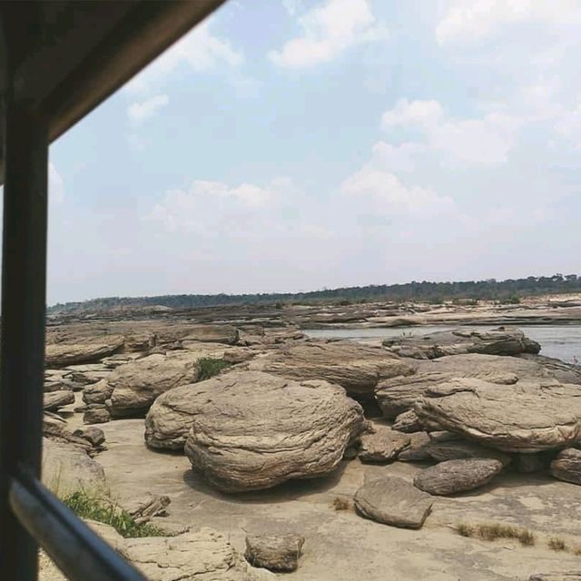 สามพันโบก จ.อุบลราชธานี
