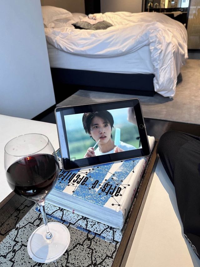 去staycation都要煲劇🤭