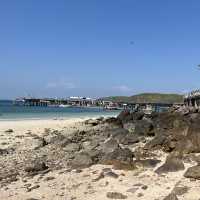 หาดสังวาลย์ ชายหาดที่มีสะพานไม้สีขาวทอดยาว