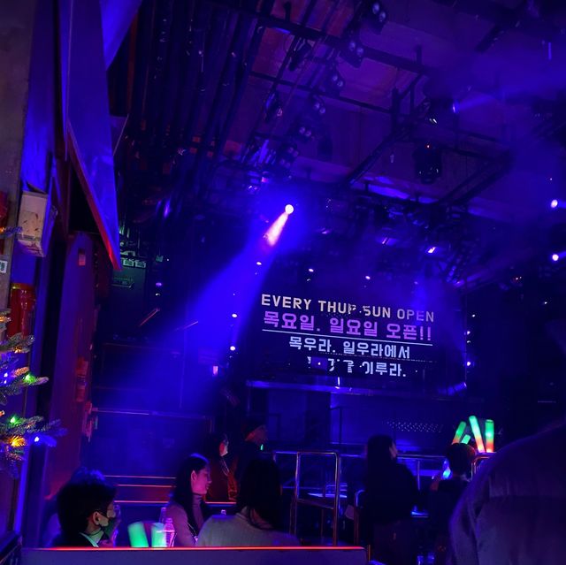 夜生活｜弘大｜越夜越美麗的年輕人聚集club🎸🎧🥂🍻🍺