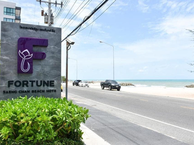 Fortune Saeng Chan Beach Hotel