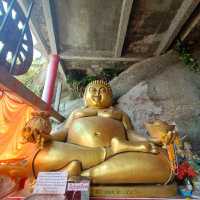วัดสวย ริมทะเล