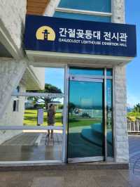 동해바다를 비추는 간절곶등대전시관🩵