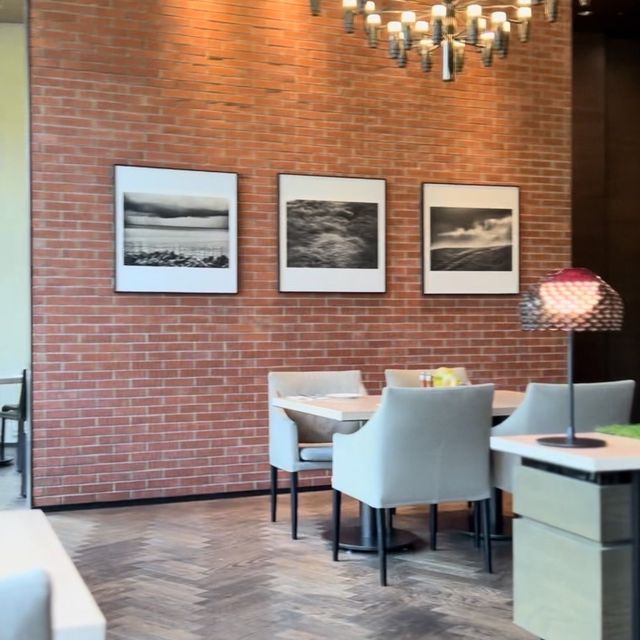 悠閒在落地窗旁吃下午茶☕️仰望草坪《台北誠品行旅 The Chapter Café》