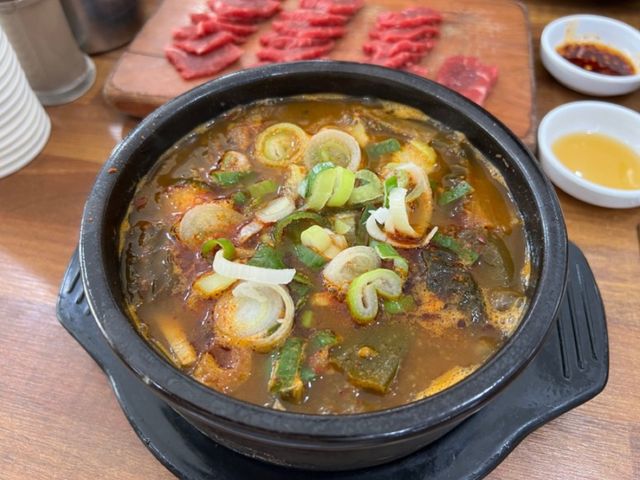 내장탕과 육사시미의 환상적인 조합 맛집 태평소국밥!