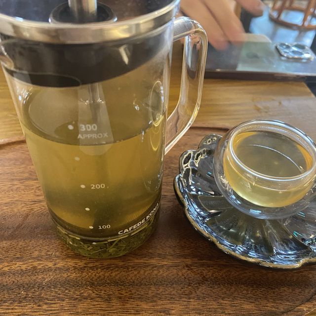 Kings Cart: Where Coffee and Cuisine Reigns