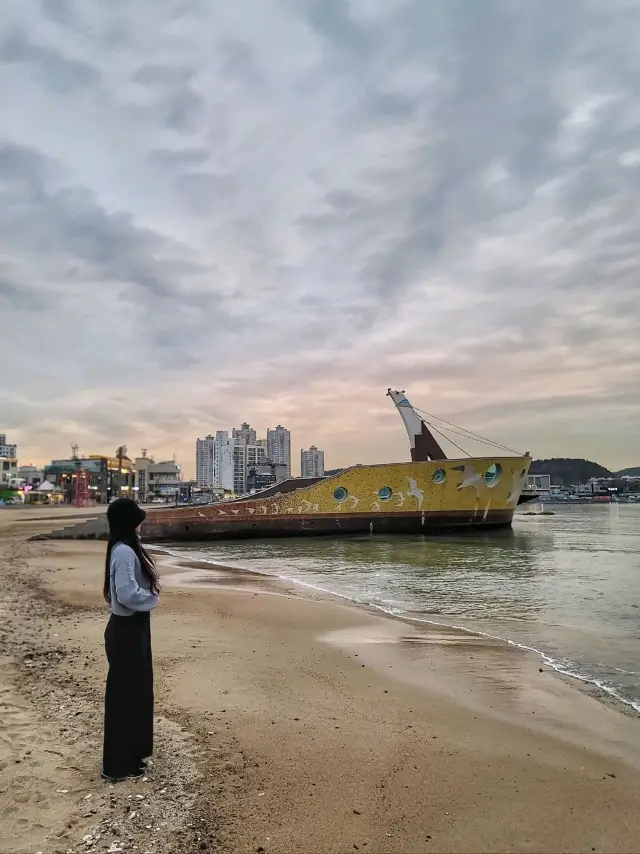 겨울해변의 멋진 노을과 여름엔 더 핫해지는 곳💙