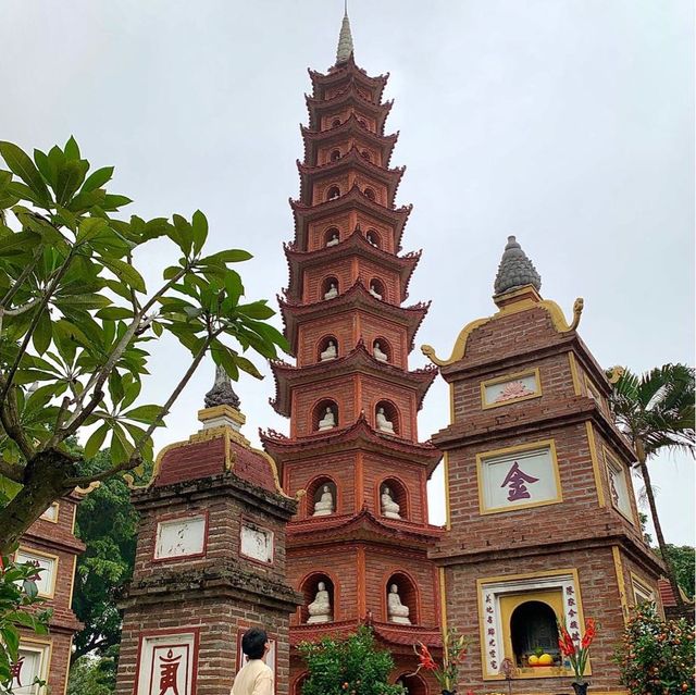 하노이 섬에서 오래된 불교 사찰을? [쩐꾸옥 사원] 🇻🇳✈️