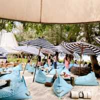 นั่งชิลริมทะเลพัทยาที่ Cave Beach Club 🏝️