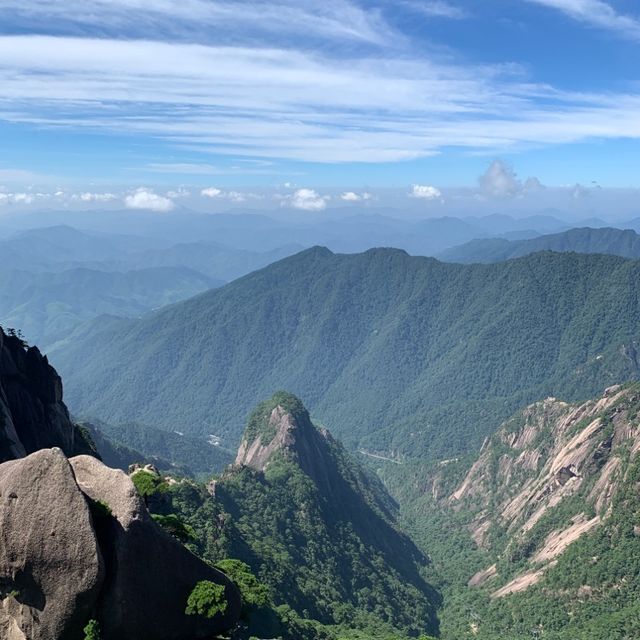 Exploring the Beauty of Huangshan