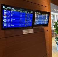 新千歳空港。目の前に滑走路が広がる空港ラウンジ『新千歳空港 スーパーラウンジ』