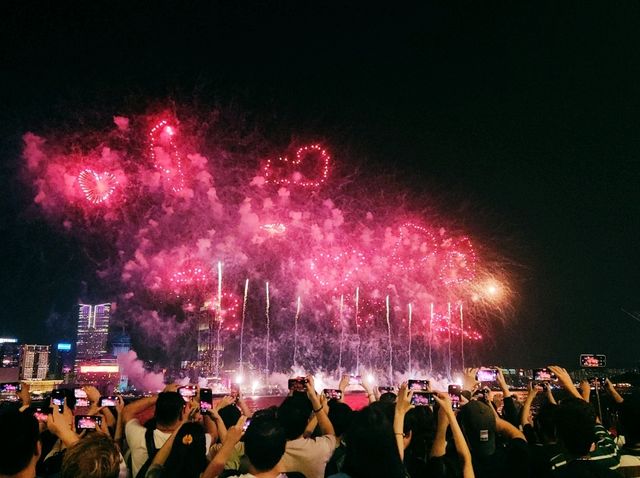 國慶煙花🎆31888枚煙花維港上空綻放 