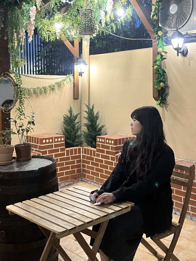 서울 홍대 거리 속 유럽풍 테라스 카페 조블라☕️