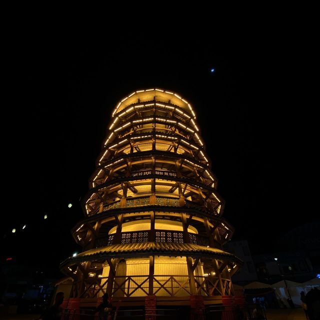 MENARA CONDONG TELUK INTAN