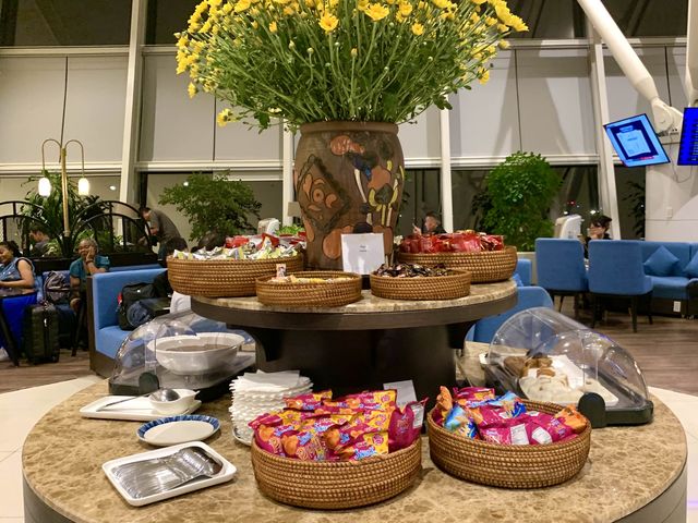 ベトナム　ベトナム観光　ノイバイ国際空港のSONG HONG BUSINESS LOUNGEは最高だぞ！