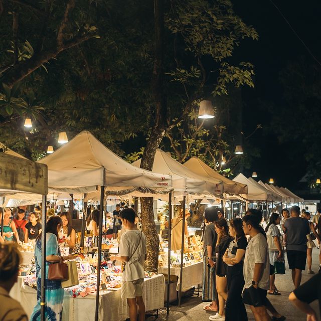 ซิเคด้า (Cicada Market) ตลาดนัดกลางคืนชิคๆ มีสไตล์