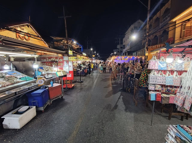 เดินไป กินไป ที่ตลาดโต้รุ่งหัวหิน