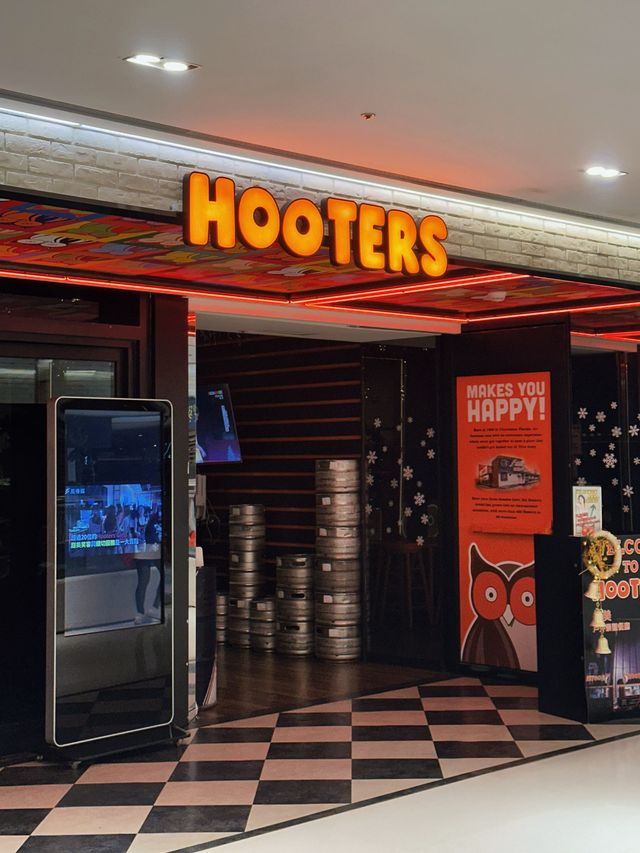[台北] 超人氣美式運動酒吧 觀賞台北101的絕妙位置-HOOTERS 信義店