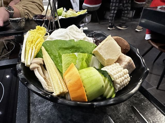 東豐東鍋物：高質感的個人鍋，濃郁的雞湯讓人回味無窮
