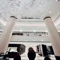 Luxurious lobby 