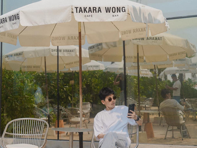 Takara Cafe and Wong Bar คาเฟ่ริมทะเลบางแสน 