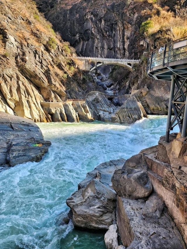 Awe-inspiring wonder of Tiger Leaping Gorge