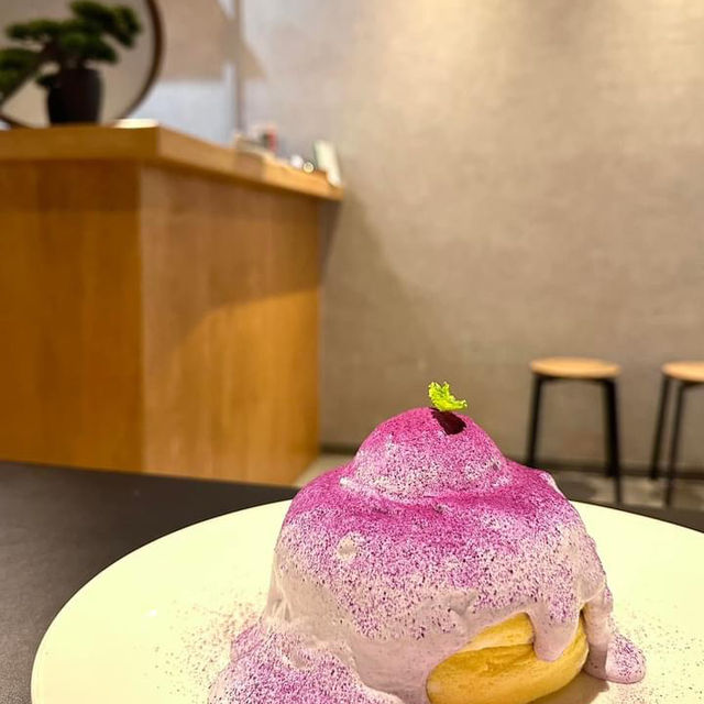 「國際通真夜中甜品店，抹茶雪糕清涼適合路過」