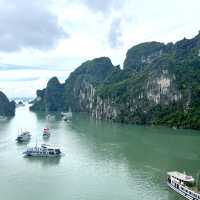 🚢⚓ Cruising through Majestic Halong Bay ⚓🚢