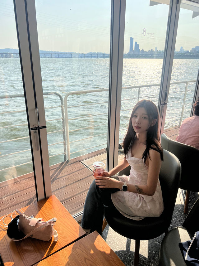 나만 빼고 다 모르는 한강 1열뷰 스타벅스 