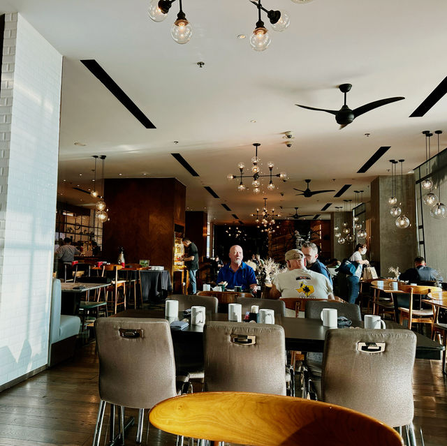Riverside Retreat: A Stay at Renaissance Riverside Hotel Saigon