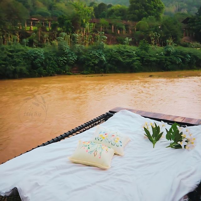🏕 The River Flows Camp แคมป์สุดชิคริมแม่น้ำ