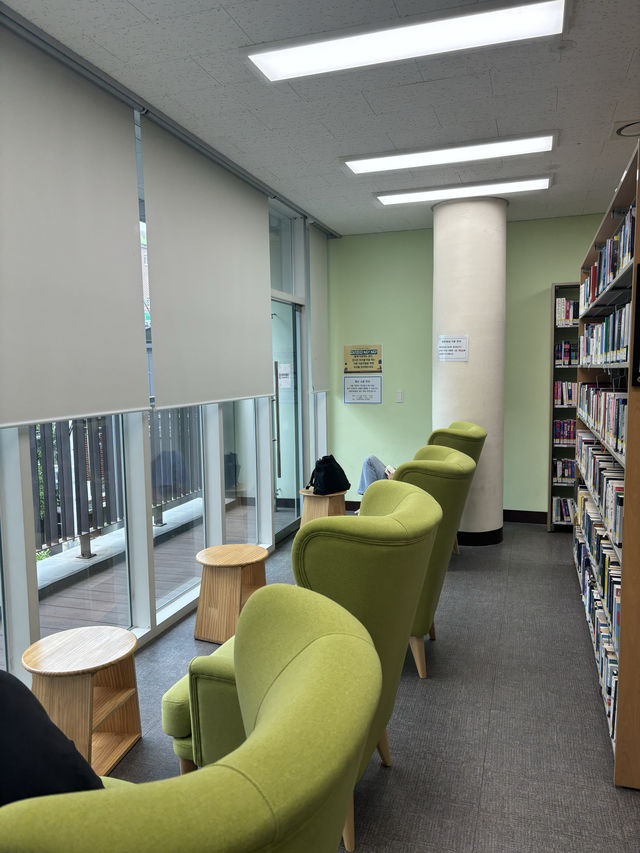 광주 푸른숲을 보며 책읽기 좋은 도서관,상록도서관