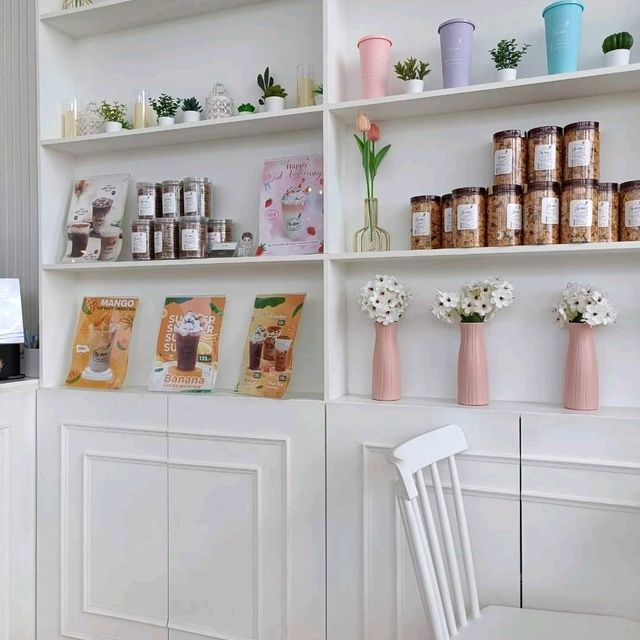 The Little White House Cafe