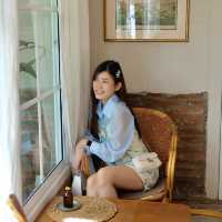 ดอกไม้ ประตู แจกัน คาเฟ่สไตล์โฮมมี่ พระราม 2 