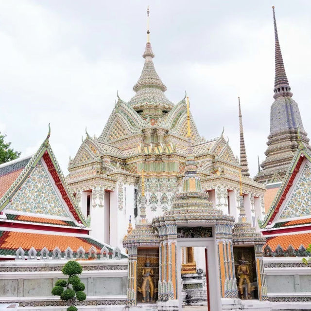 Tranquil Oasis in Bangkok: Wat Paknam Phasi Charoen
