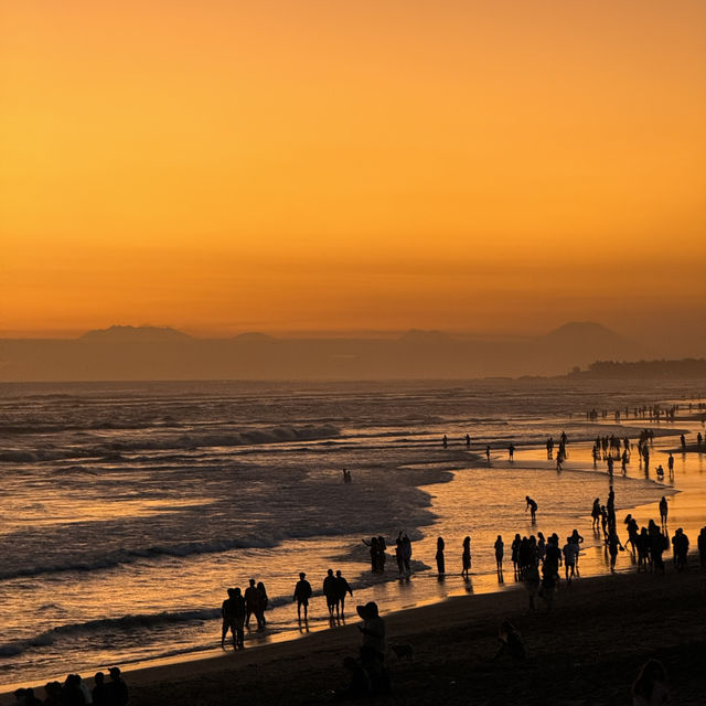 🇮🇩 Golden Hour at Finns Beach Club: Sunset Paradise