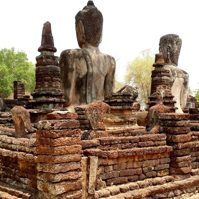 ชมเมืองโบราณ ที่อุทยานประวัติศาสตร์กำแพงเพชร