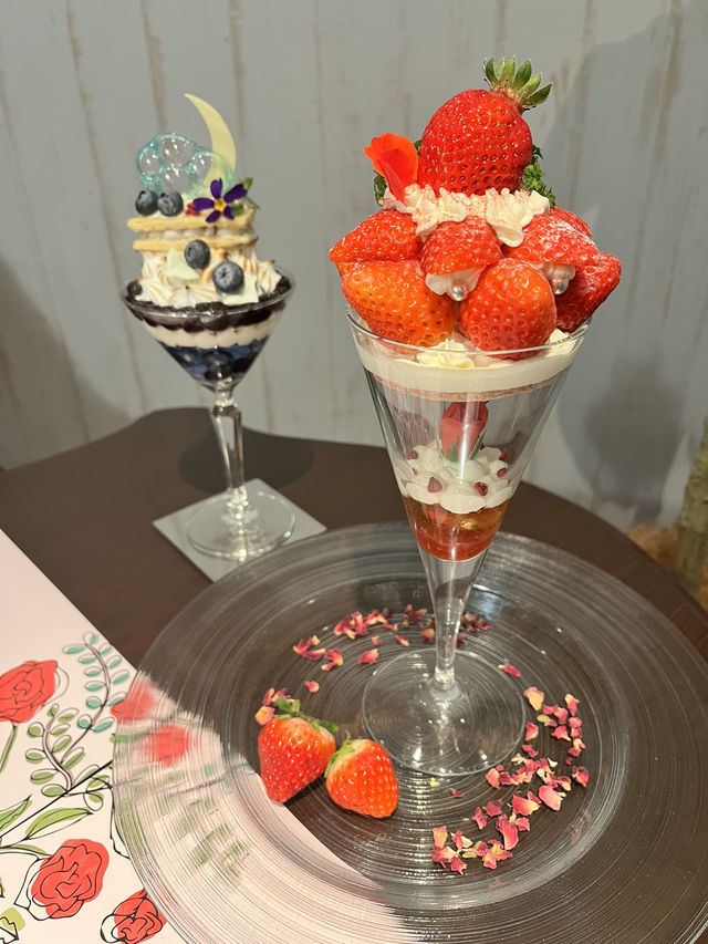 【北九州カフェ】非日常の素敵空間で美しいパフェはいかが？✨
