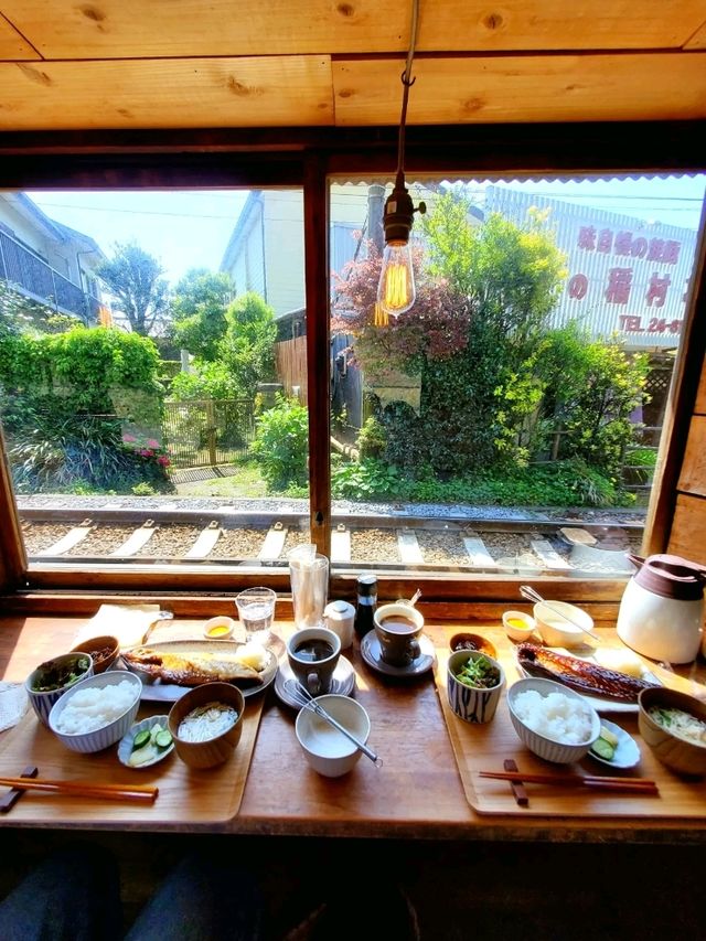 䥥倉 🚞 稻村ケ崎 Cafe Yoridocoro ヨリドコロ超級人氣👍燒魚🐟 早餐定食 🚃朝ごはん