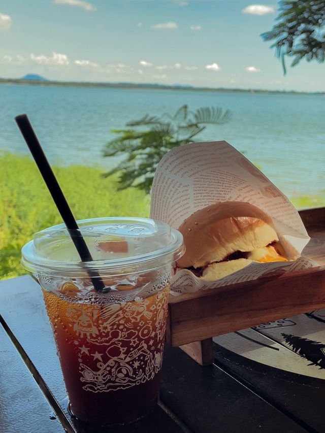 รถเบอร์เกอร์ ริมอ่างเก็บน้ำบางพระ🌳🍃🍔