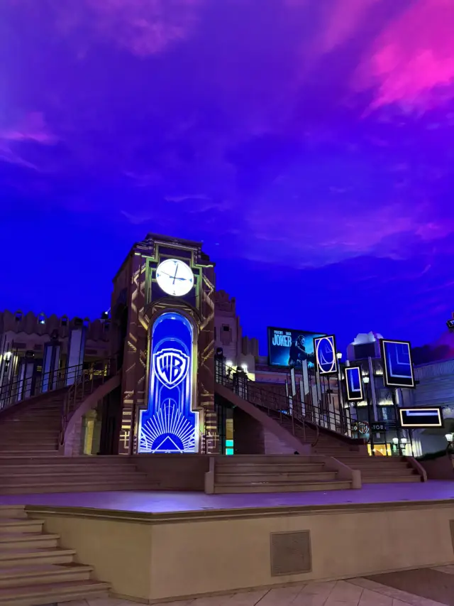 인기어트랙션을 이용할 수 있는 아부다비 위너 브라더스 🥰