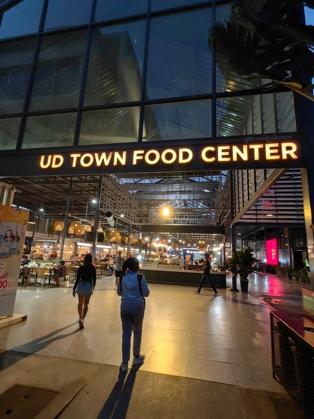 UD Town Food Center, Offers Wide Range of Local Thai Food