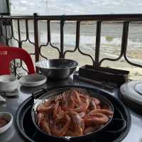 가을철 별미, 소래포구에서 만나는 통통한 대하구이 맛집 ‘소망횟집’ 탐방기🦐