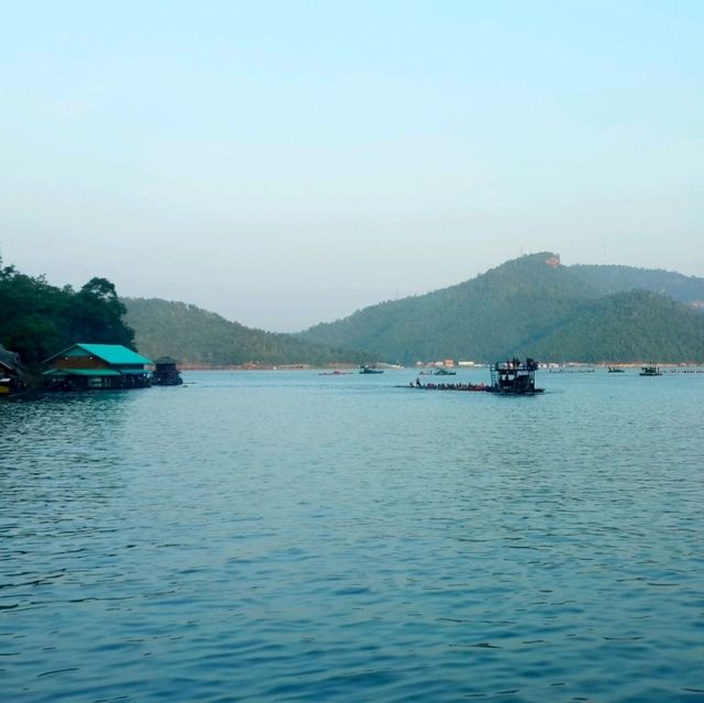 ล่องแพ นอนท้ายเขื่อนศรีนครินทร์