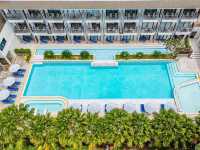 ที่พักภูเก็ต โทนขาว-ฟ้า ใจกลางเมือง